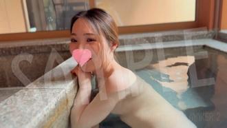 FC2-PPV-4668098 一名攝影師和一名寫真模特兒在溫泉地點偷偷拍攝