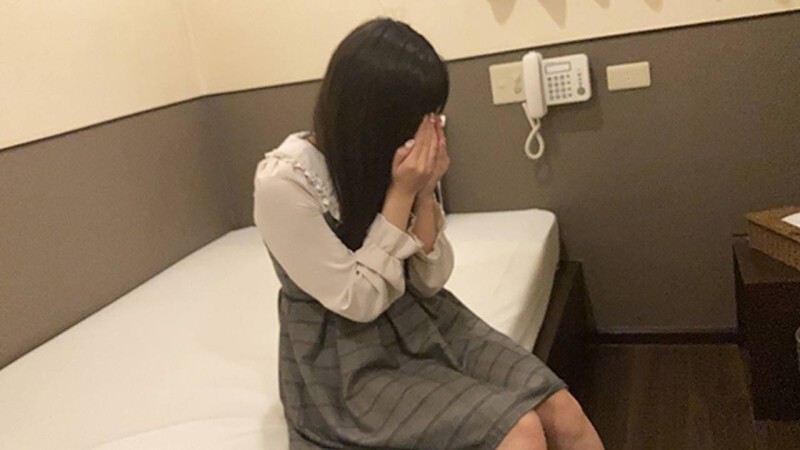 FC2-PPV-4802619 【前30名顧客立減500日圓】涼香，20歲，臉部特寫，無碼。這位量產的虐待狂美女曾是女僕，對你言聽計從，在CFNM遊戲中一絲不掛地被幹！ （061）
